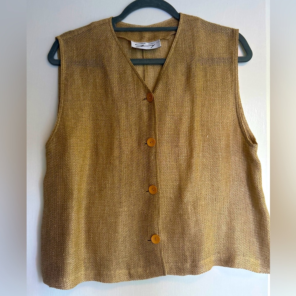 Vintage Genny basket weave vest, tan/pale goldish color.